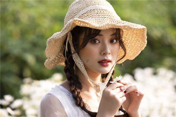 头发稀疏的男人是不是都是高智商,头发稀疏的男生找不到女朋友吗